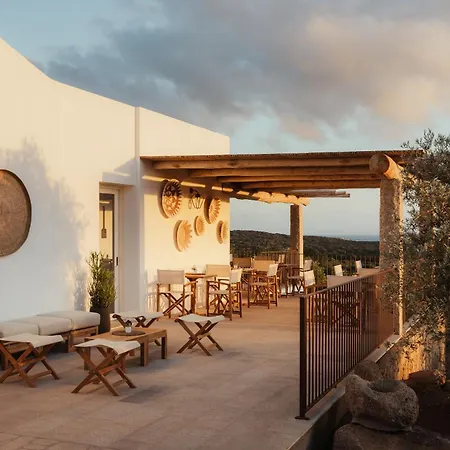 Nuali - Stazzo In Gallura Bed and Breakfast 4*
